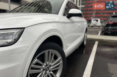 Позашляховик / Кросовер Audi Q5 2017 в Києві