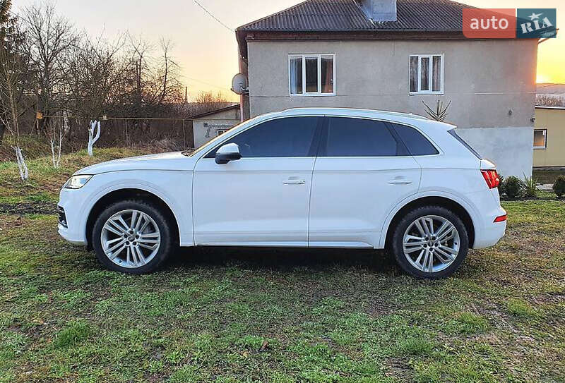 Позашляховик / Кросовер Audi Q5 2017 в Львові