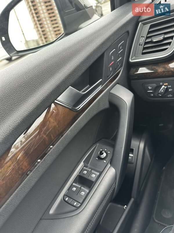 Позашляховик / Кросовер Audi Q5 2019 в Києві