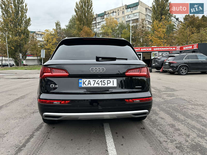 Позашляховик / Кросовер Audi Q5 2019 в Києві