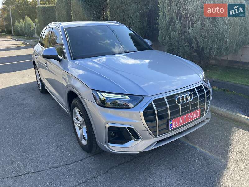Позашляховик / Кросовер Audi Q5 2020 в Києві