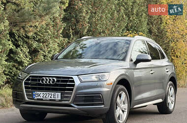 Внедорожник / Кроссовер Audi Q5 2017 в 