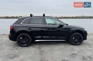 Позашляховик / Кросовер Audi Q5 2021 в 