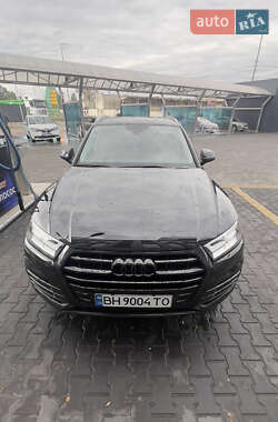 Позашляховик / Кросовер Audi Q5 2019 в 