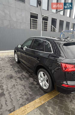 Позашляховик / Кросовер Audi Q5 2019 в 
