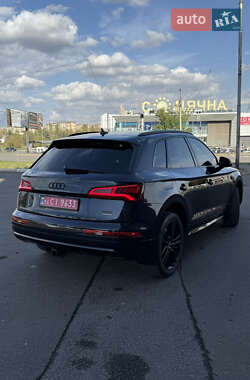 Позашляховик / Кросовер Audi Q5 2017 в  фото 5 Позашляховик / Кросовер Audi Q5 2017 в