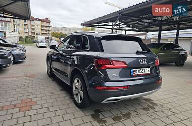 Позашляховик / Кросовер Audi Q5 2017 в 