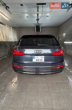 Позашляховик / Кросовер Audi Q5 2018 в 