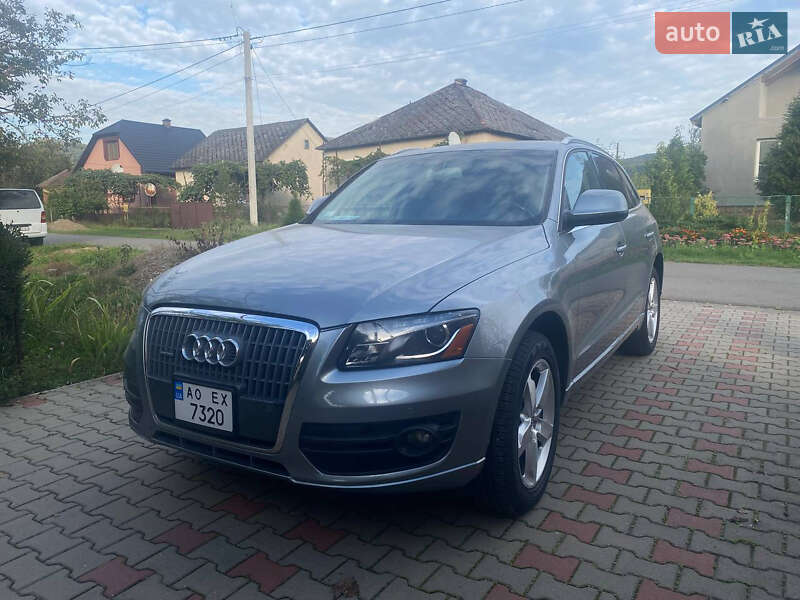 Внедорожник / Кроссовер Audi Q5 2011 в Великом Березном