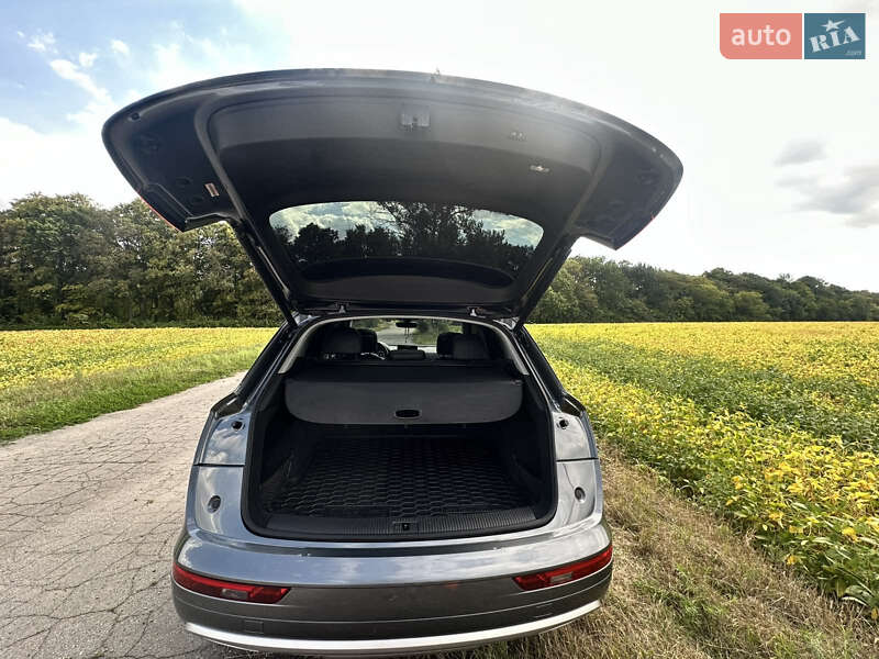 Позашляховик / Кросовер Audi Q5 2017 в Лубнах