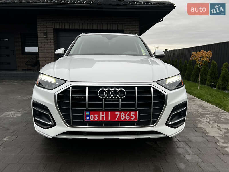 Позашляховик / Кросовер Audi Q5 2021 в 