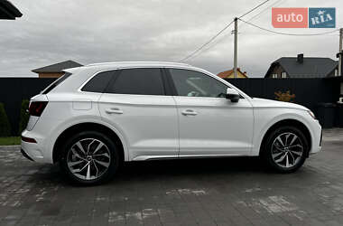 Позашляховик / Кросовер Audi Q5 2021 в 
