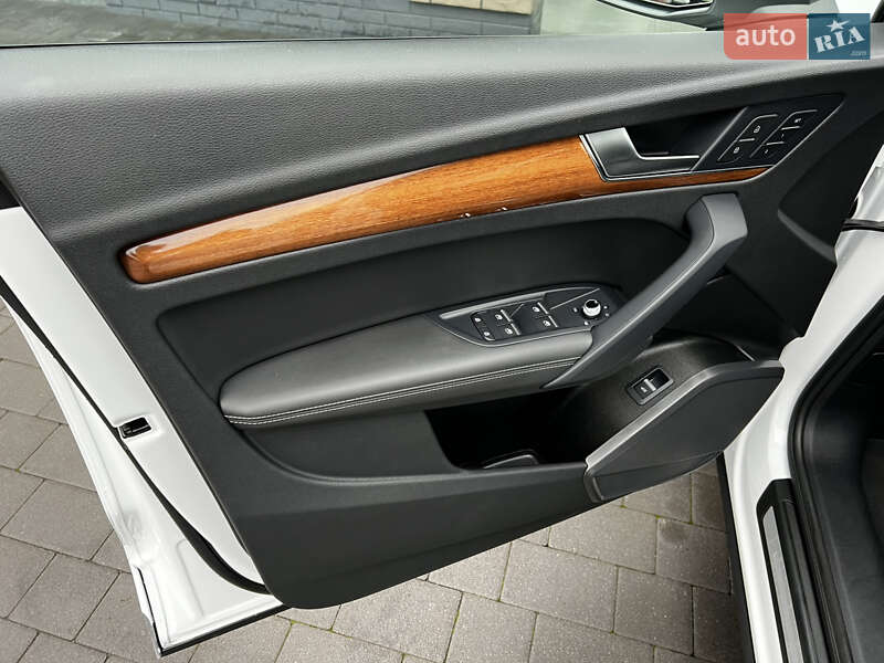 Позашляховик / Кросовер Audi Q5 2021 в Луцьку