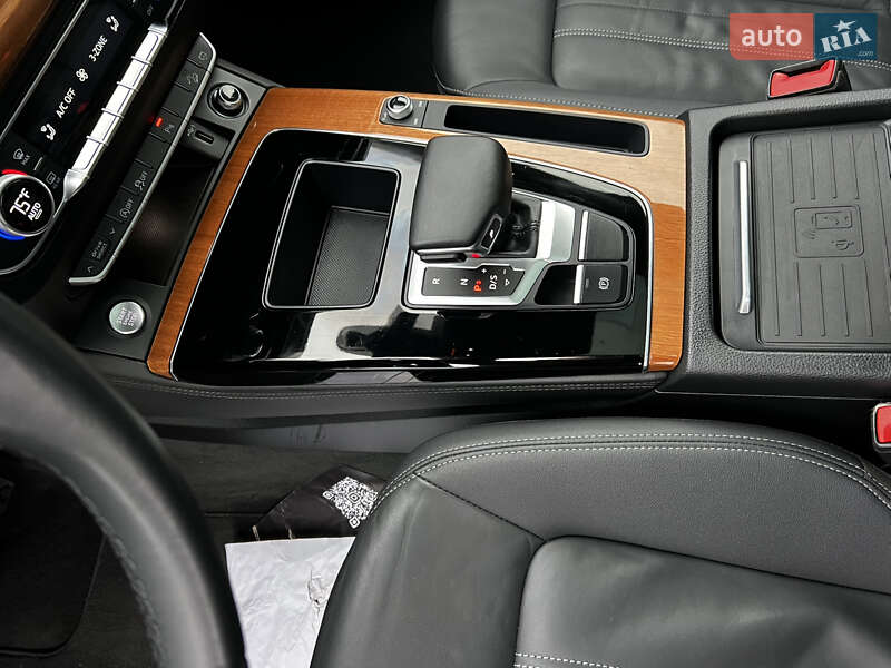 Позашляховик / Кросовер Audi Q5 2021 в Луцьку
