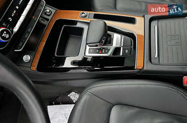Позашляховик / Кросовер Audi Q5 2021 в 