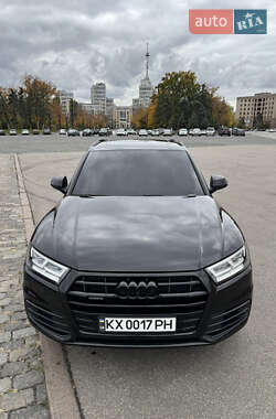 Внедорожник / Кроссовер Audi Q5 2018 в 