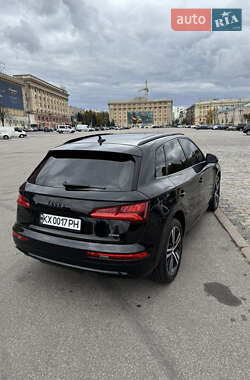 Внедорожник / Кроссовер Audi Q5 2018 в 