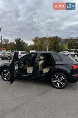 Внедорожник / Кроссовер Audi Q5 2018 в 