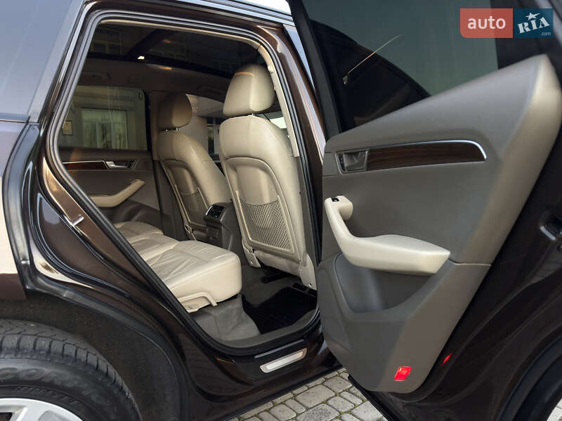 Позашляховик / Кросовер Audi Q5 2011 в Чернівцях