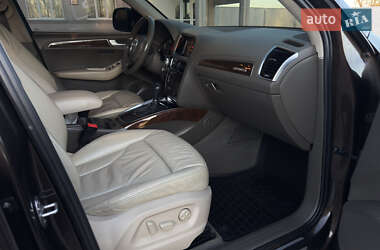 Позашляховик / Кросовер Audi Q5 2011 в  фото 39 Позашляховик / Кросовер Audi Q5 2011 в