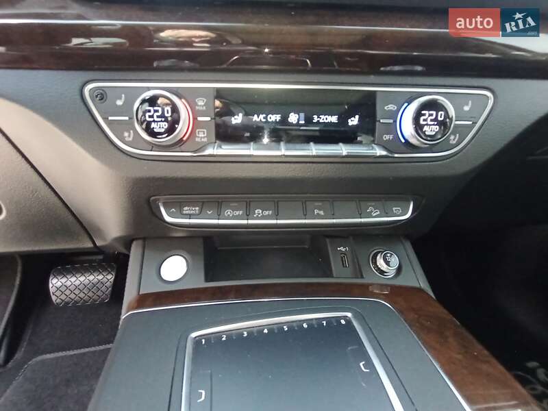 Позашляховик / Кросовер Audi Q5 2020 в Харкові