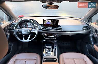 Позашляховик / Кросовер Audi Q5 2021 в 