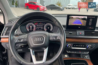 Позашляховик / Кросовер Audi Q5 2020 в 