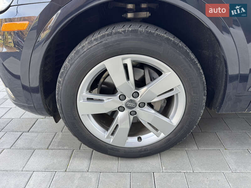 Позашляховик / Кросовер Audi Q5 2017 в Луцьку
