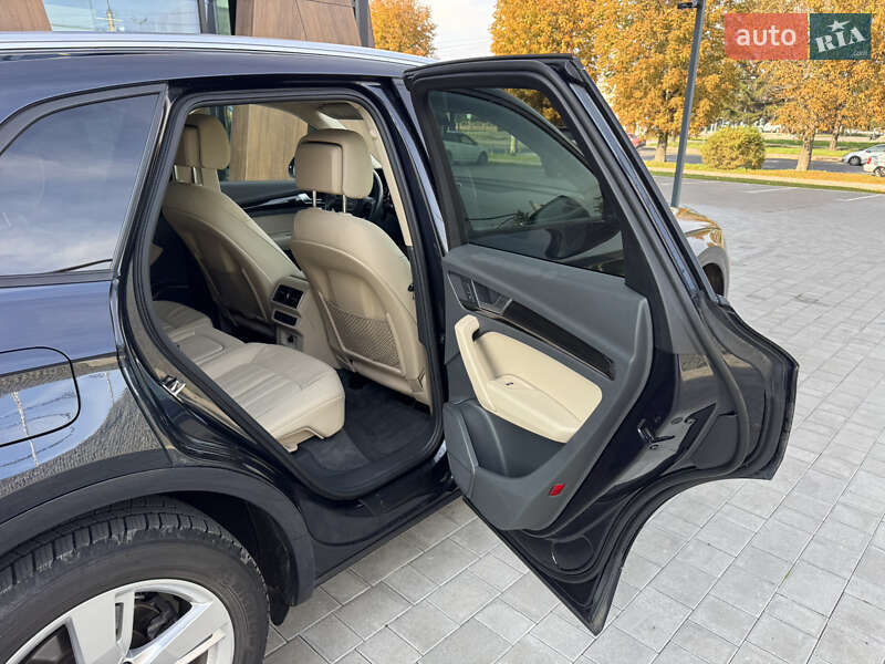 Позашляховик / Кросовер Audi Q5 2017 в Луцьку