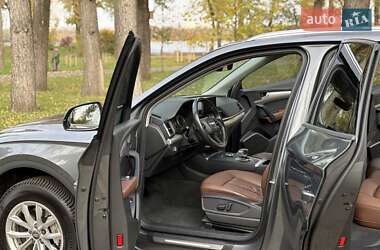 Внедорожник / Кроссовер Audi Q5 2017 в 