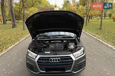 Внедорожник / Кроссовер Audi Q5 2017 в 