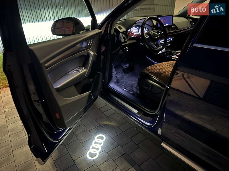 Позашляховик / Кросовер Audi Q5 2021 в Києві