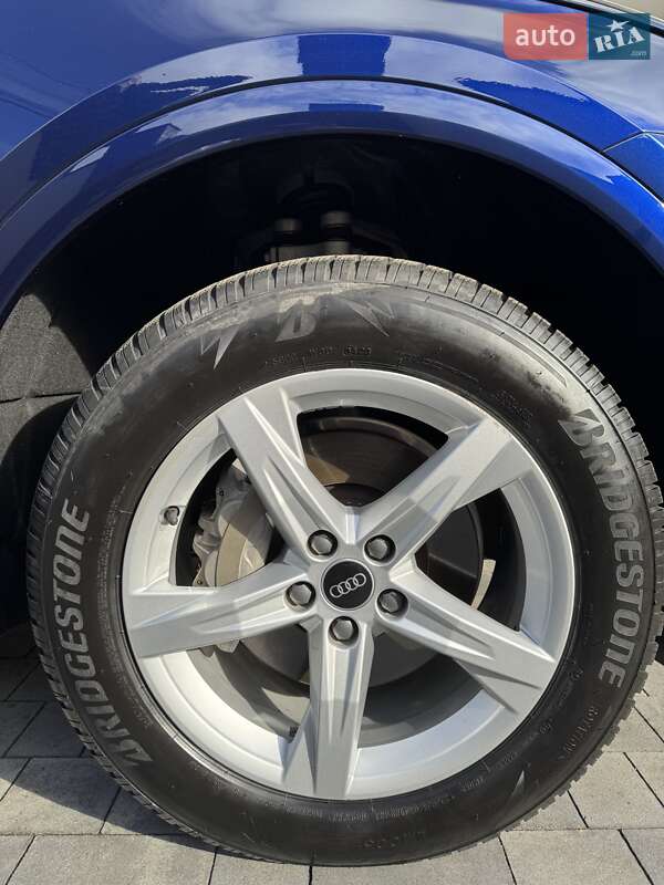 Позашляховик / Кросовер Audi Q5 2021 в Києві
