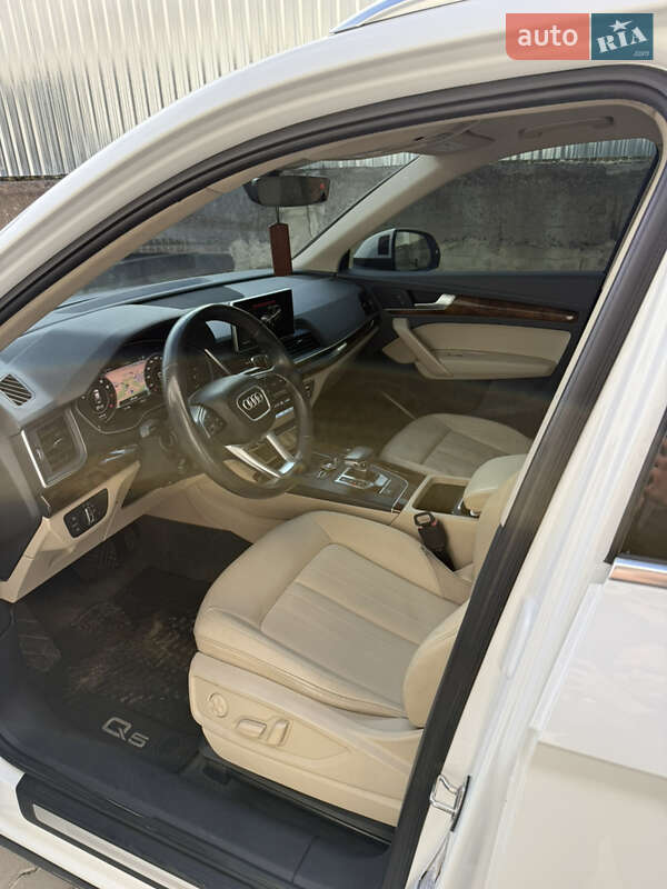 Внедорожник / Кроссовер Audi Q5 2018 в Тернополе