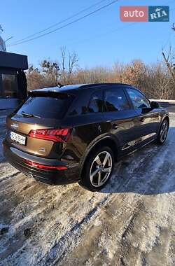 Позашляховик / Кросовер Audi Q5 2018 в  фото 28 Позашляховик / Кросовер Audi Q5 2018 в