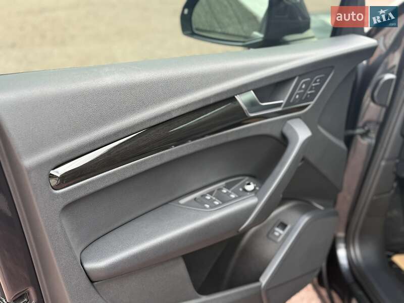 Позашляховик / Кросовер Audi Q5 2018 в Луцьку