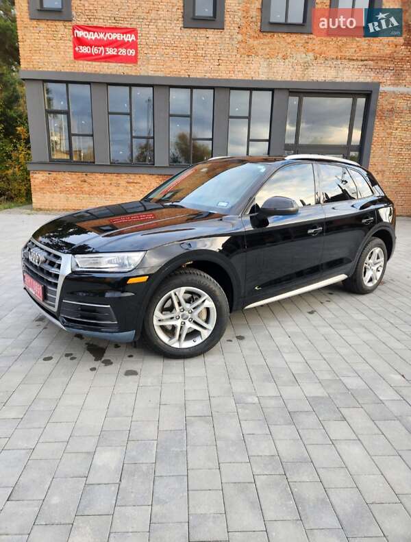 Внедорожник / Кроссовер Audi Q5 2018 в Остроге