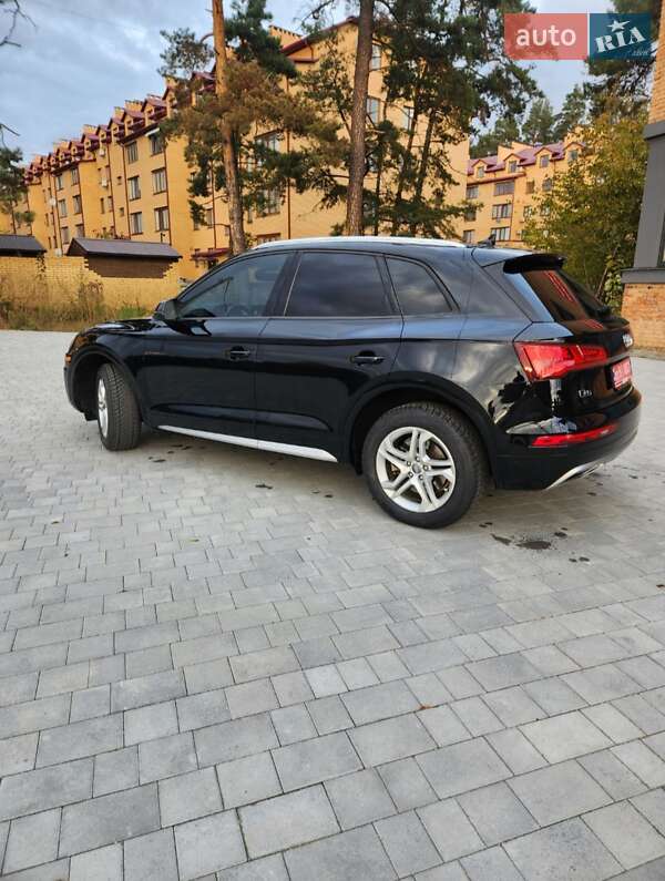 Внедорожник / Кроссовер Audi Q5 2018 в Остроге