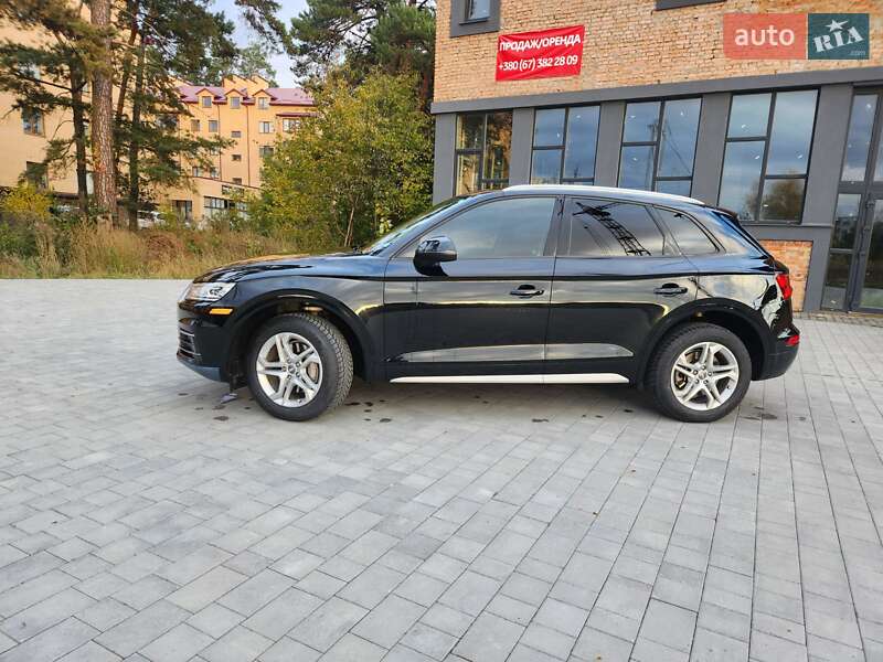 Внедорожник / Кроссовер Audi Q5 2018 в Остроге