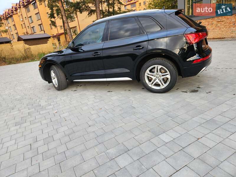 Внедорожник / Кроссовер Audi Q5 2018 в Остроге