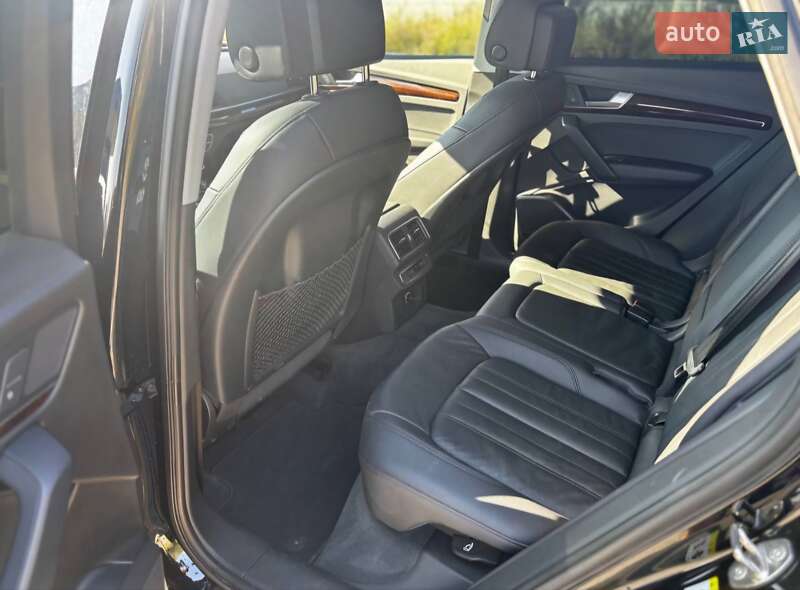 Внедорожник / Кроссовер Audi Q5 2018 в Остроге