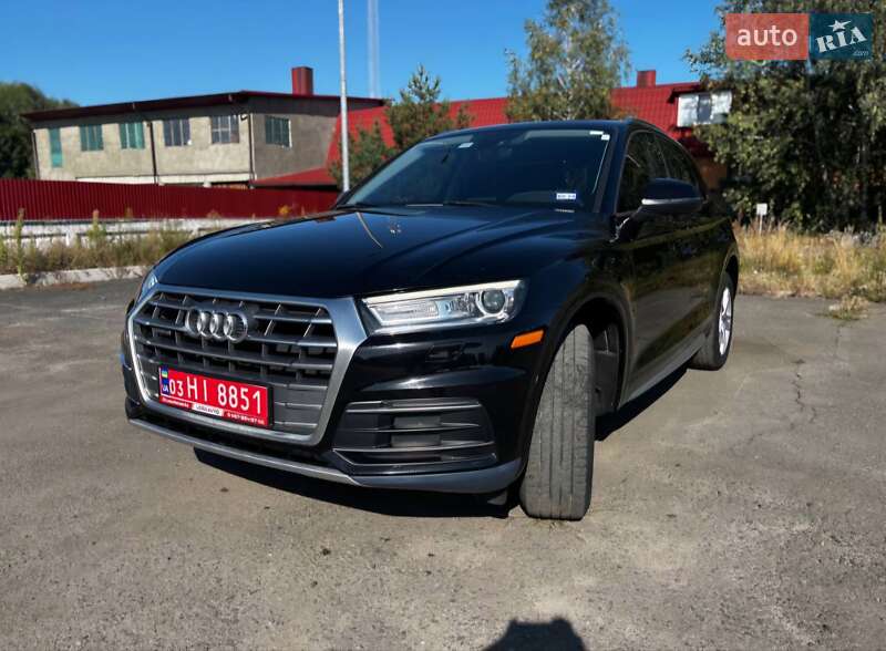 Внедорожник / Кроссовер Audi Q5 2018 в Остроге