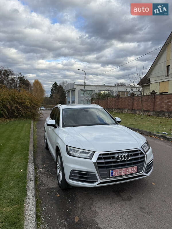 Позашляховик / Кросовер Audi Q5 2019 в Рівному