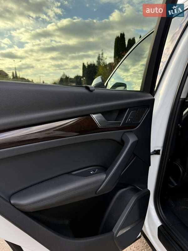 Позашляховик / Кросовер Audi Q5 2019 в Рівному