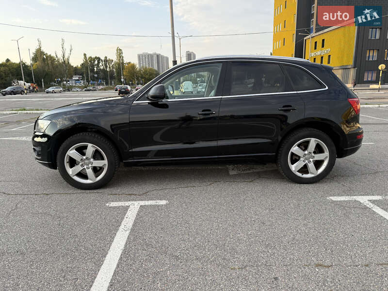 Позашляховик / Кросовер Audi Q5 2011 в Києві