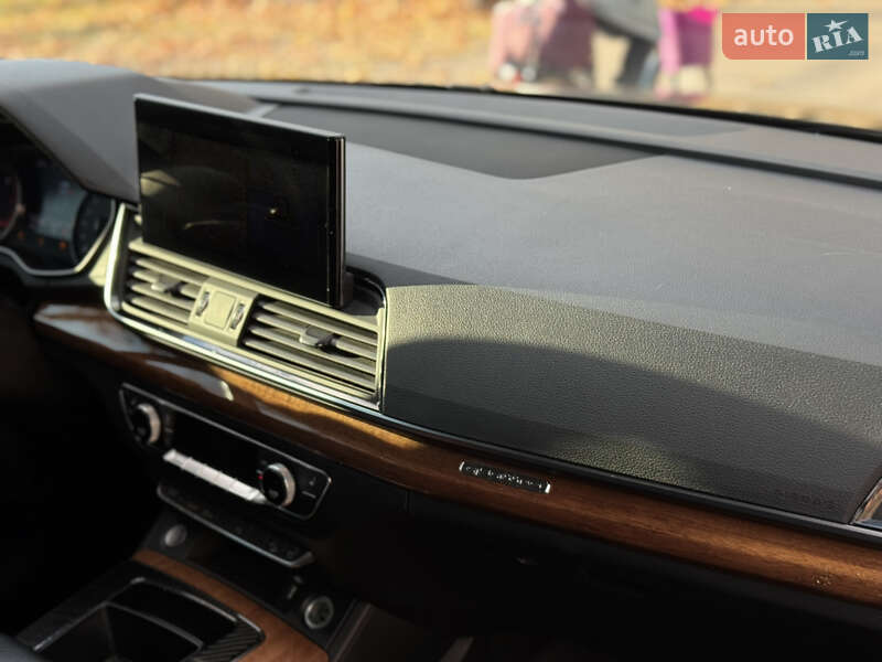 Позашляховик / Кросовер Audi Q5 2021 в Ужгороді