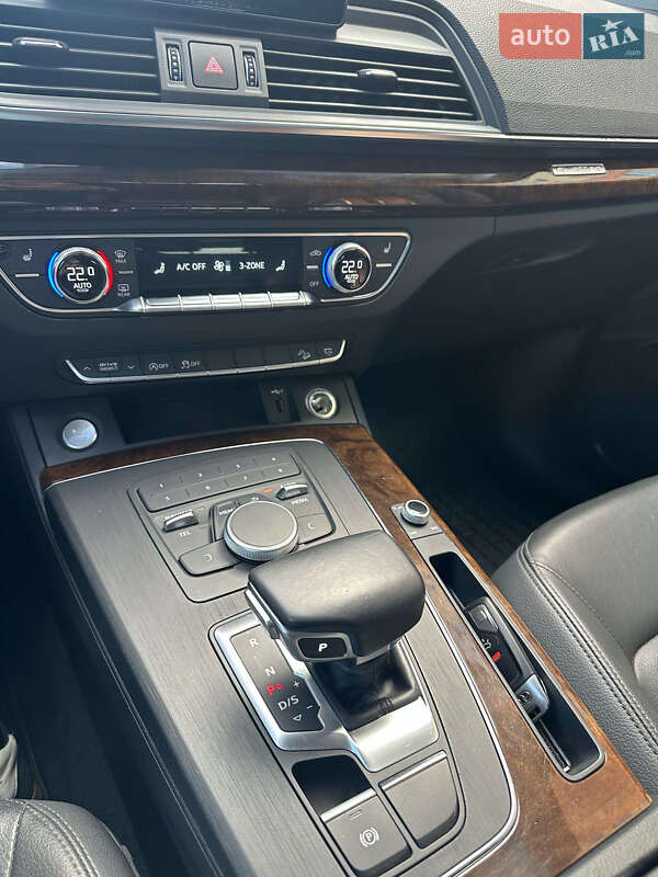 Внедорожник / Кроссовер Audi Q5 2019 в Киеве