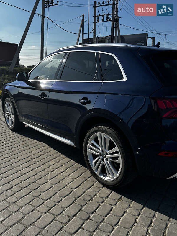 Позашляховик / Кросовер Audi Q5 2017 в Львові