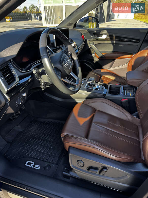 Позашляховик / Кросовер Audi Q5 2017 в Львові