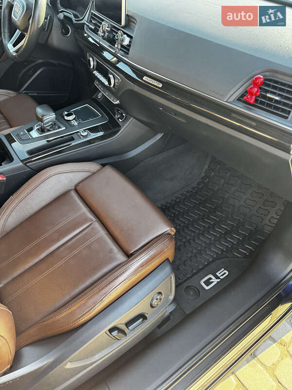 Позашляховик / Кросовер Audi Q5 2017 в Львові